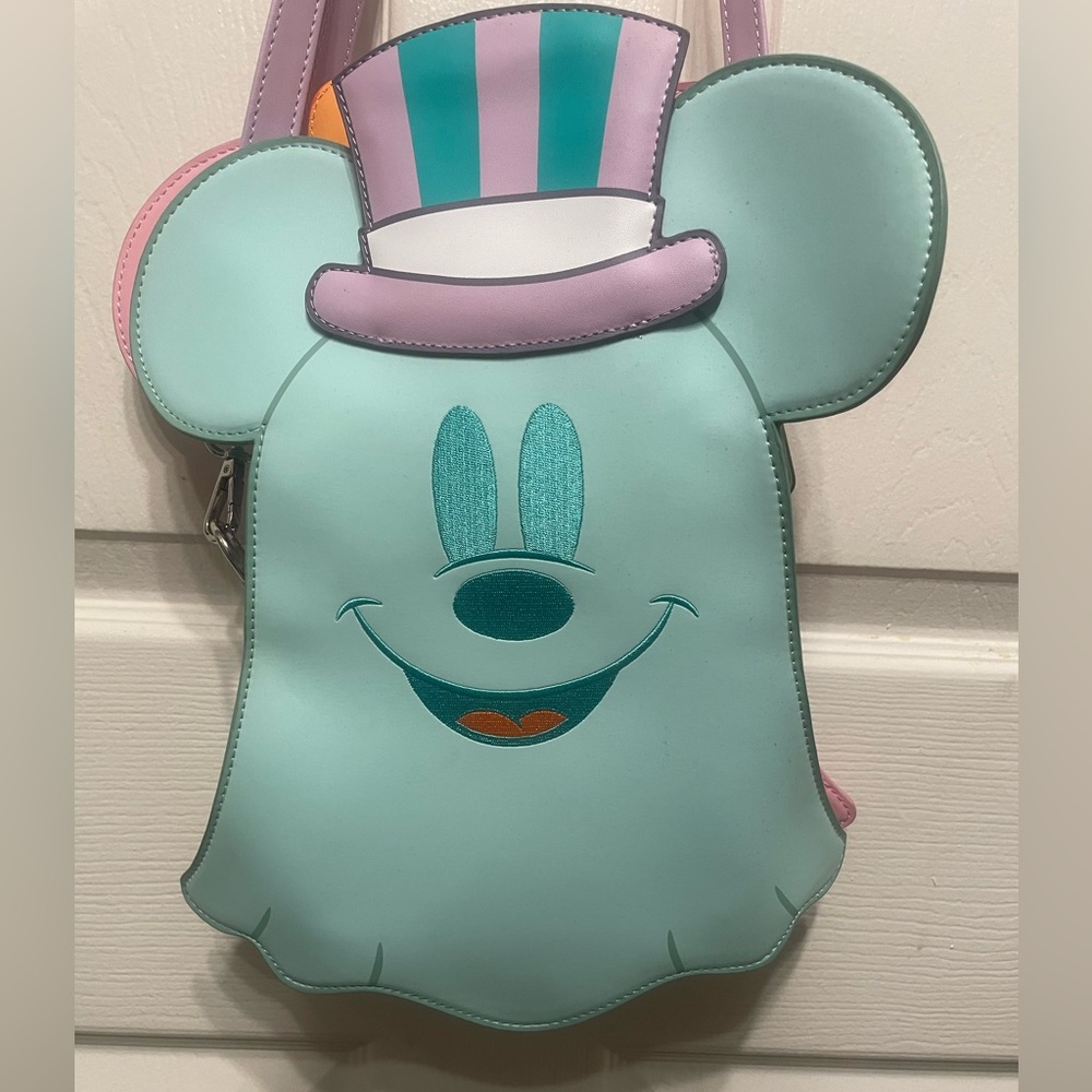 Mickey/Minnie Halloween Loungefly bag. Cross body bag with adjustable strap.